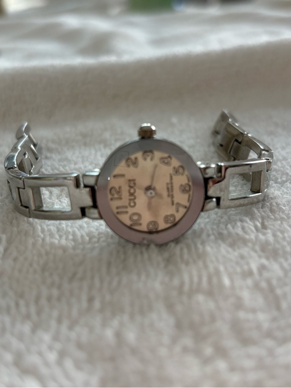 Faux Gucci Silver Women's Bracelet Watch with Silver Dial
